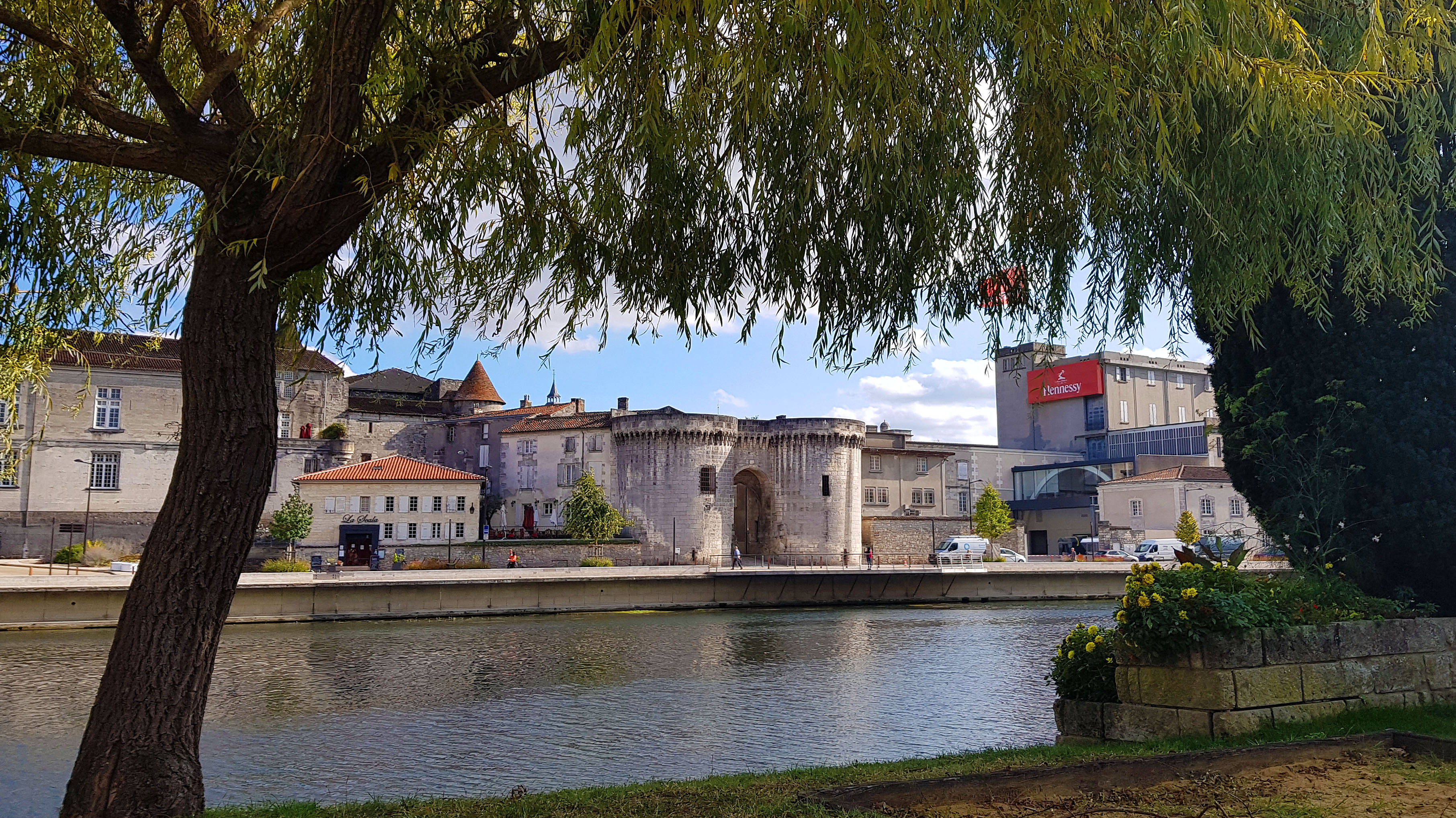 Cognac river chateau view 30 Sep 2020 crop2